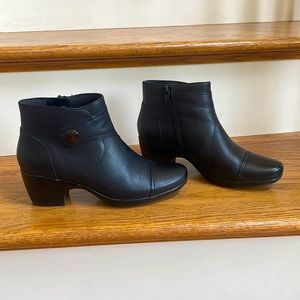 Clarks Women's Ankle boots Size 7.5, worn once